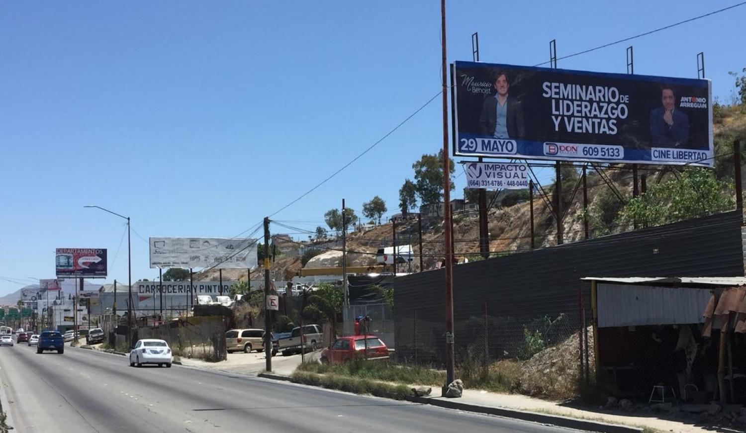 cartelera-plaza-monarca-1-impacto-visual